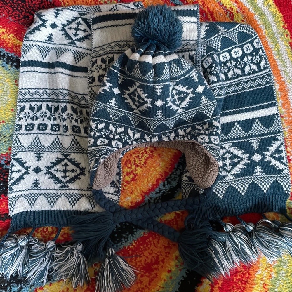 🆕❄️Wool Native Design Hat and Scarf❄️🆕